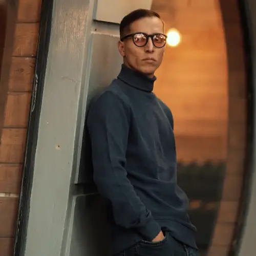 کاور آهنگ بلاتکلیف از نیما پارسا